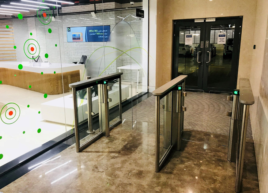 Wyrafinowany design bramek szybkich FLs dopełnia projekt wnętrza biura